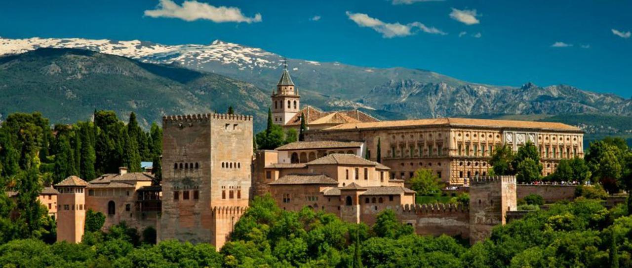 Amplio Y Centrico, Recien Reformado, Calefaccion Central, Jardines, Supermercados, Cafeterias Y Todos Los Servicios En El Corazon De La Ciudad Granada Eksteriør billede
