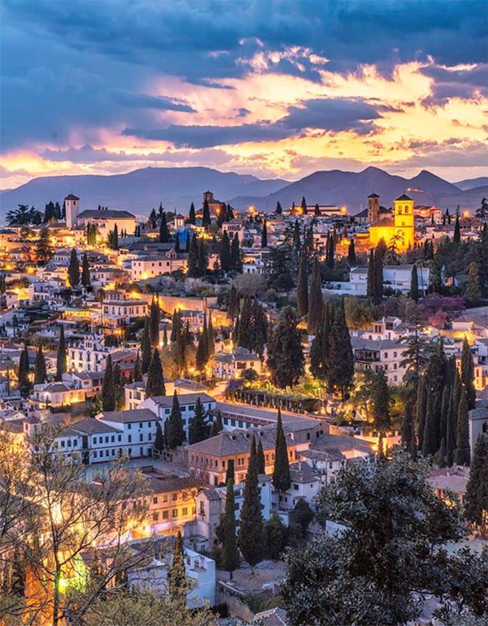 Amplio Y Centrico, Recien Reformado, Calefaccion Central, Jardines, Supermercados, Cafeterias Y Todos Los Servicios En El Corazon De La Ciudad Granada Eksteriør billede